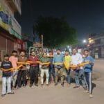 भिलाई के युवाओं की पहल, गायों की सुरक्षा के लिए उनके गले में बांध रहे रेडियम बेल्ट